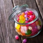 картинка конфеты, Почему сахар влияет на лишний вес