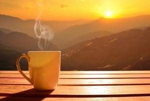 Кружка горячего ароматного кофе с утра