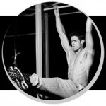 Подъём ног в висе