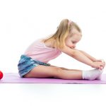 Ребенок растягивается