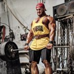 Тяжелая становая тяга в тренажерном зале