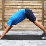 Упражнение руки в замок за спиной