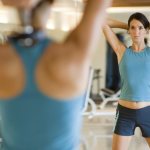 Упражнения с гантелями для женщин, девушек для спины, рук, грудных мышц, ягодиц, пресса, дома для начинающих