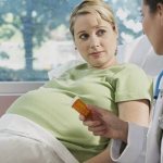 Врач назначает беременной женщине препарат