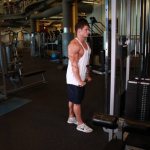 Жим к низу в блочном тренажере (блоке)